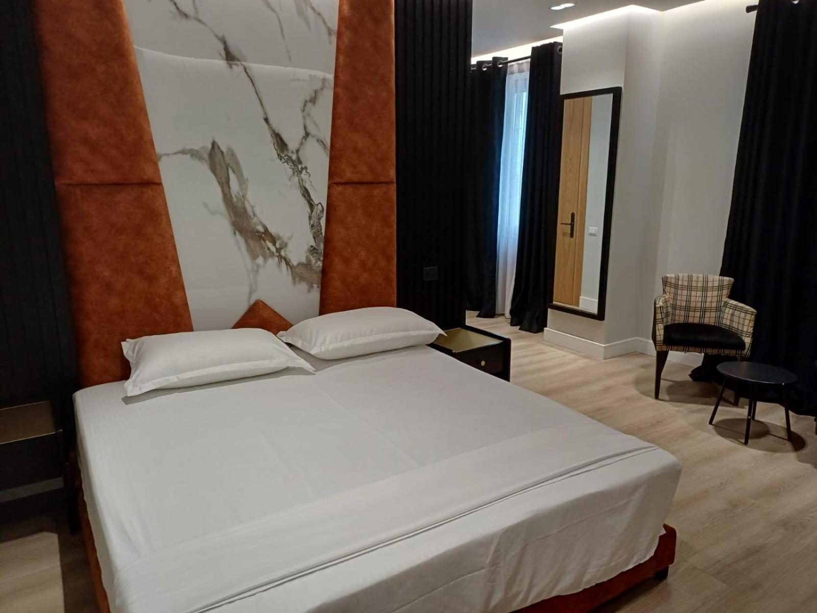 Oxygen Boutique Hotel ティラナ エクステリア 写真