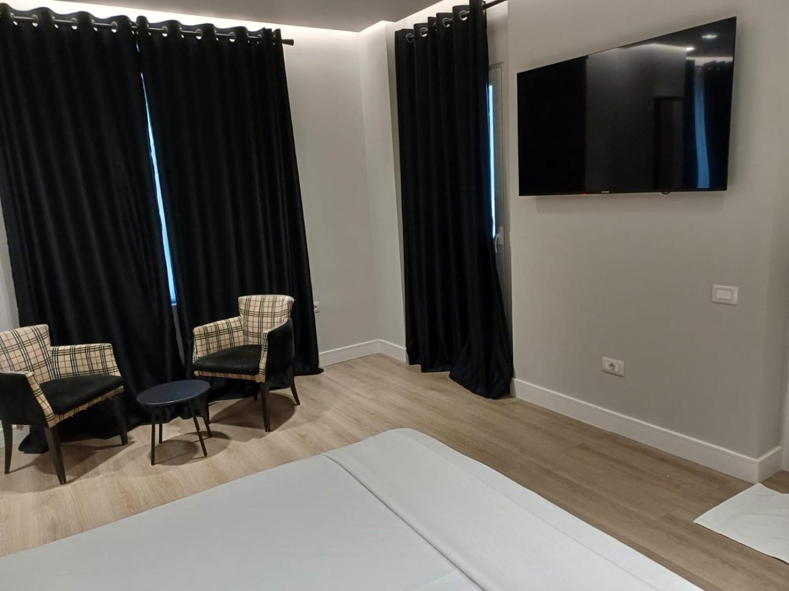 Oxygen Boutique Hotel ティラナ エクステリア 写真