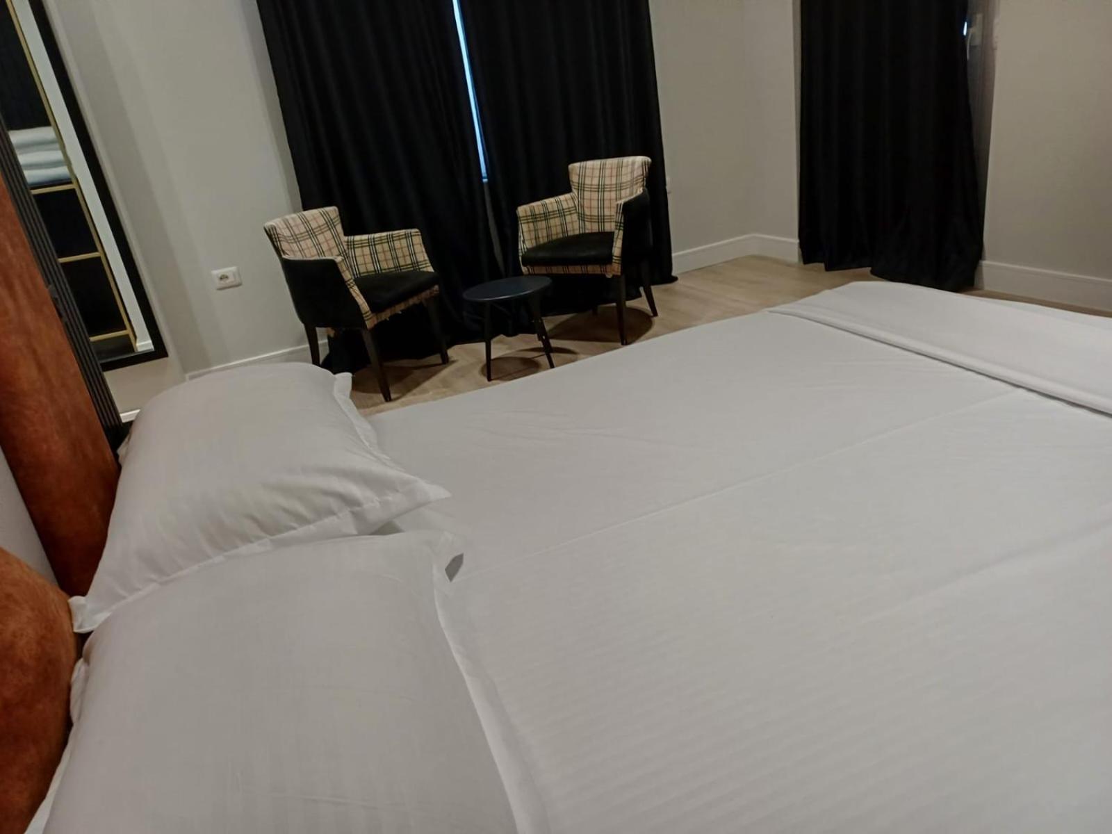Oxygen Boutique Hotel ティラナ エクステリア 写真